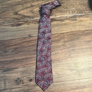 Hart Schaffner Marx men’s paisley tie.